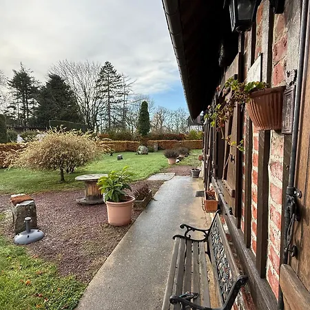 別荘 Maison Normande Authentique De 180 M2 Avec Un Grand Jardin Et Proche De La Néville
